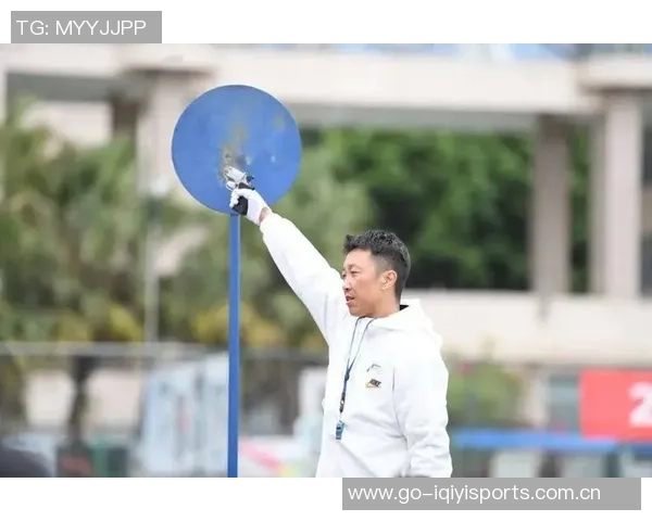 香港足球明星队荣耀时刻海报展现激情与梦想的完美结合